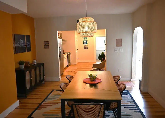 Bridge City Row House